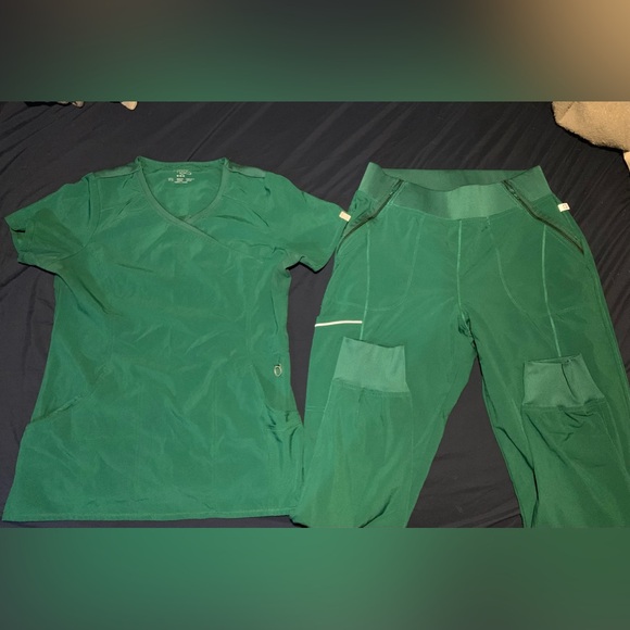 5 sets of used scrubs - Picture 11 of 16